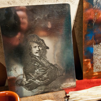 Rembrandt était spécialisé dans la technique de l'eau-forte, permettant d'imprimer le papier à partir d'une plaque de cuivre recouverte d'un vernis sur lequel le graveur trace un dessin.