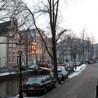 Les nombreux canaux et voies d’eau constituent l’une des principales caractéristiques d’Amsterdam.