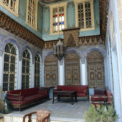 Le Palais Nassan - Damas : Intérieur du palais Nassan, mosaïques et marqueteries orientales.
