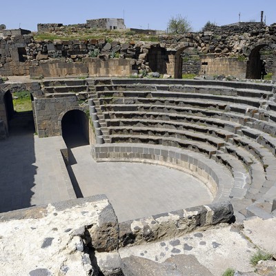 Shahba (Philippopolis) : théâtre romain, d’un diamètre de 42 mètres, construit dans la partiesud-ouest de Shahba et qui a été bien préservé.
