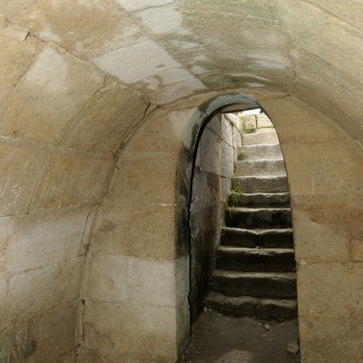 La cité d'Ougarit (Ras Shamra)  :  La tombe d’Ourtenou : maçonnerie de la voûte en encorbellement