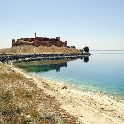 La forteresse de Qalat Jabir domine les eaux du lac Assad
