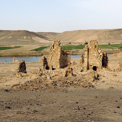 Zenobia-Halabiyé, ville forteresse sur les bords de l’Euphrate, fut dotée par l’empereur Justinien d’aménagements somptueux avant d’être anéantie par les Perses en 610.