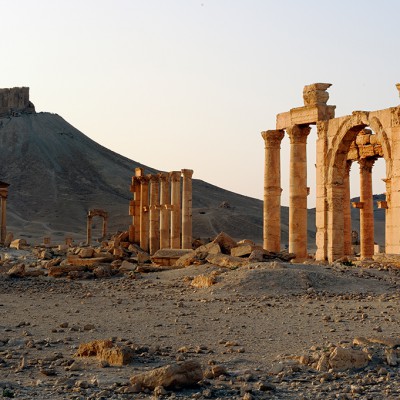 La grande colonnade, le temple funéraire, et le château de Qalaat Ibn Maan - Palmyre - Syrie