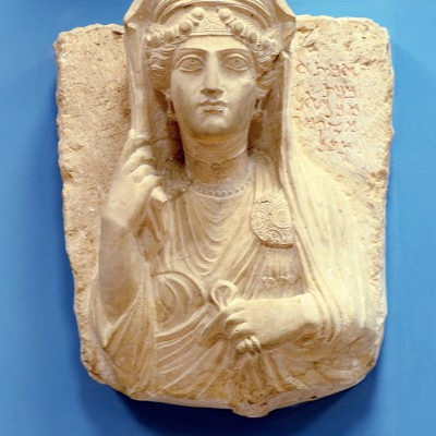 Bas relief funéraire représentant une femme couverte de bijoux - Palmyre 