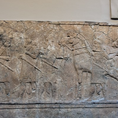 Sculptures, bas reliefs en plaques murales Assyriens