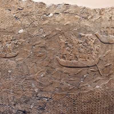 Sculptures, bas reliefs en plaques murales Assyriens