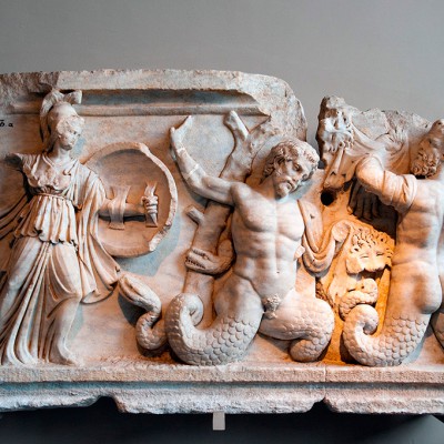 Relief représentant la bataille entre Athéna (déesse de la sagesse, des compétences et de la guerre) et les Géants - marbre - Aphrodisias - romain - second siècle après J.-C.