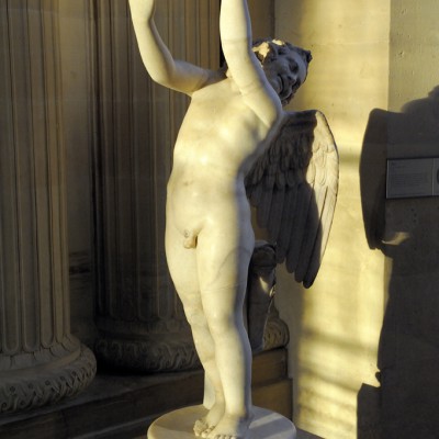 Éros - Cette statue appartient à une série d'images associant Éros (cupiduon) à sa mère Aphrodite.