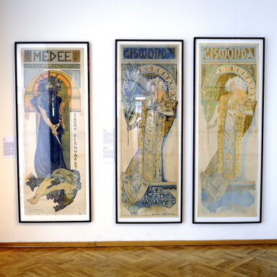 Le Musée Mucha, premier musée au monde consacré a la vie et a l'oeuvre d'Alfons Mucha (1860-1939), représentant mondialement connu de l'Art Nouveau, est situé au palais Kaunic baroque, dans le centre historique de Prague.