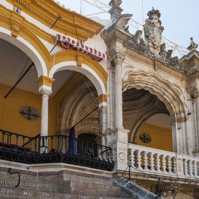 Le "Palco del Principe" loge surmontéé d'un ensemble scultural de Cayetano de Acosta finalisé en 1765. Cette loge est exclusivement réservé àl a Famille Royale