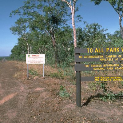 Ouvert au public le 5 avril 1979, Kakadu NP est le plus grand parc d'Australie. Rendu célèbre grâce au film "Crocodile Dundee" de l'australien Paul Hogan, il est constitué de savanes, de jungles et de "billabongs" (pièce d'eau)