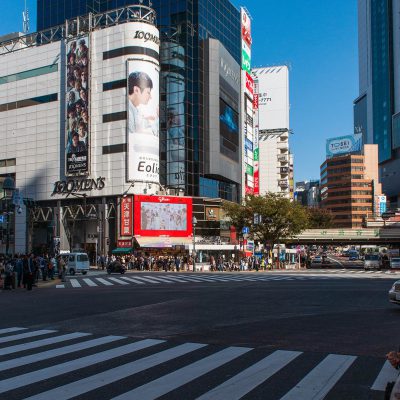 Le carrefour Hachiko ou Shibuya Crossing, au centre de Shibuya.