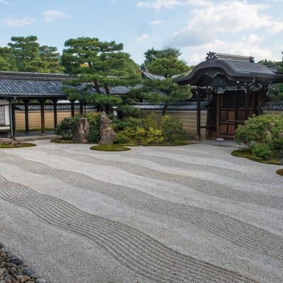 Jardin zen du temple bouddhiste Kennin-ji à Kyoto au Japon