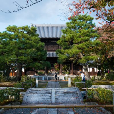 Le Kennin-ji, ou Zuiryusan Kennin-ji, est un temple bouddhiste zen d'obédience de l'école Rinzai situé dans l'arrondissement de Higashiyama-ku à Kyoto, au Japon, dans le district de Gion. On le connaît aussi sous le nom de Marishiten-dō.