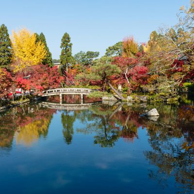 Le jardin et le pont Hojo-ike - temple Eikando Zenrin-ji