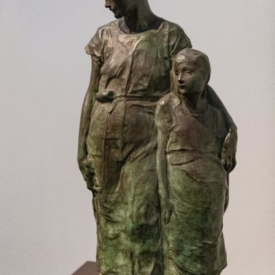 Jules Van Biesbroeck - 1873-1965 - Ouvrière d'usine et son enfant, 1919 - Bronze, patiné en vert