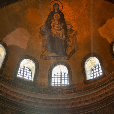 Mosaïque de l'abside : la Théotokos (la Vierge et l'Enfant Jésus).