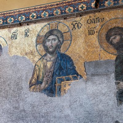La déisis : la Vierge et Jean Baptiste implorent le Christ.